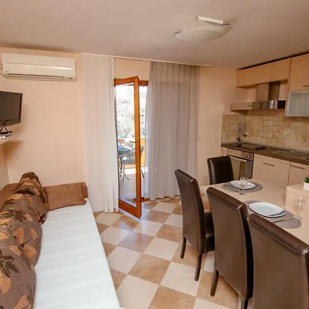 M&m * Biograd Na Moru