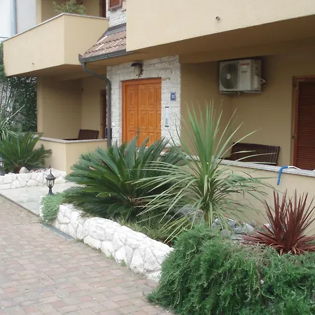 M&m * Biograd Na Moru